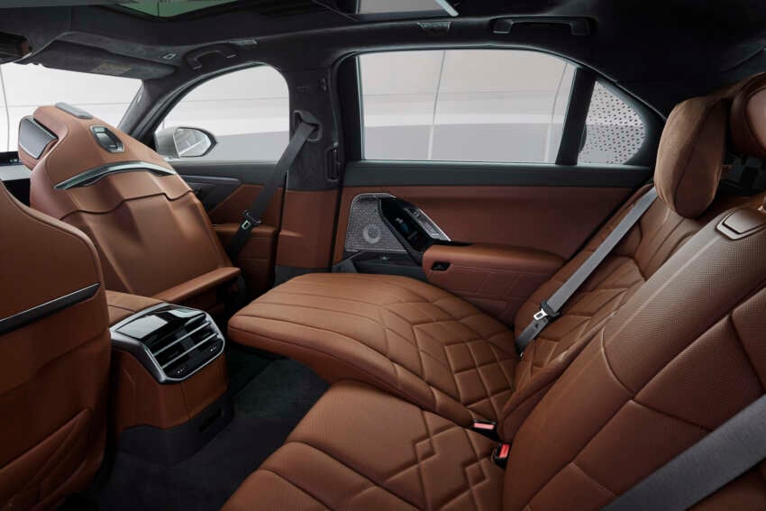2026 BMW 7 Series facelift – G70 LCI gets Panoramic iDrive, i7 with up to 708 km WLTP range, 250 kW DCFC 2070626