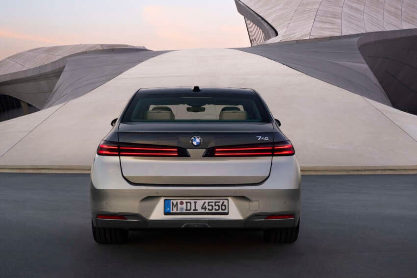2026 BMW 7 Series facelift – G70 LCI gets Panoramic iDrive, i7 with up to 708 km WLTP range, 250 kW DCFC 2070585