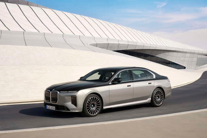 2026 BMW 7 Series facelift – G70 LCI gets Panoramic iDrive, i7 with up to 708 km WLTP range, 250 kW DCFC 2070586