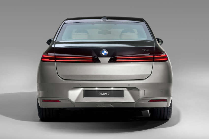 2026 BMW 7 Series facelift – G70 LCI gets Panoramic iDrive, i7 with up to 708 km WLTP range, 250 kW DCFC 2070109
