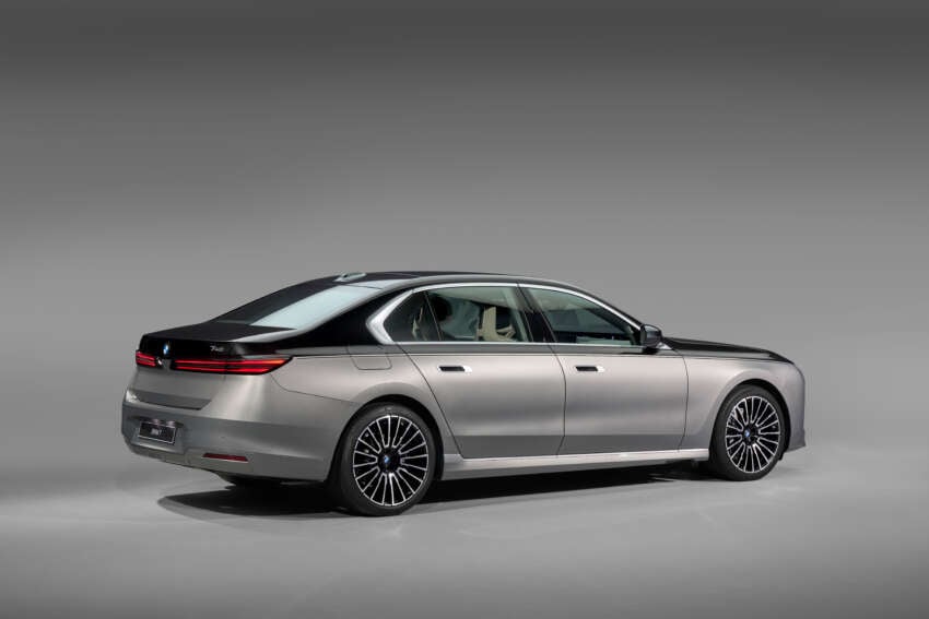 2026 BMW 7 Series facelift – G70 LCI gets Panoramic iDrive, i7 with up to 708 km WLTP range, 250 kW DCFC 2070105