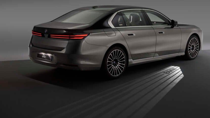 2026 BMW 7 Series facelift – G70 LCI gets Panoramic iDrive, i7 with up to 708 km WLTP range, 250 kW DCFC 2070106