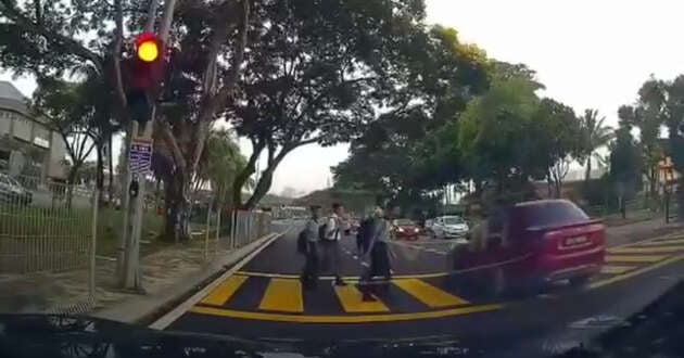 Motorists ignoring traffic signals and zebra crossings can have their driving licences suspended – JPJ