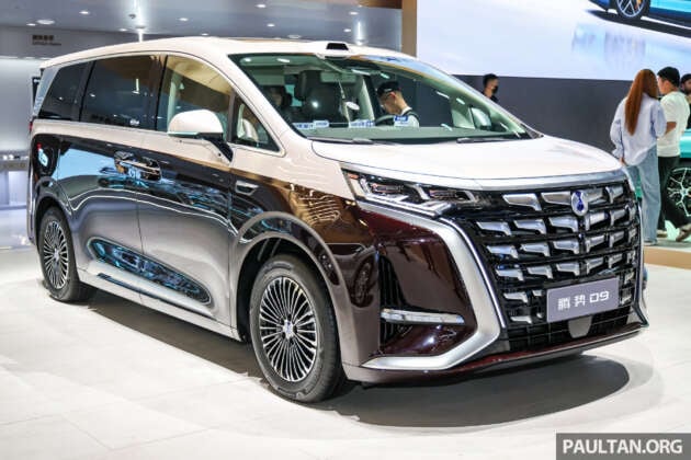 2026 Denza D9 in Beijing – new interior, passenger and rear screens, up to 800 km CLTC, Flash Charging