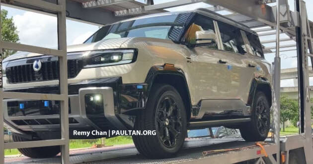 Denza B8 spied in Malaysia – 578 PS/760 Nm dual-motor, 3-row plug-in hybrid SUV set for launch May 21