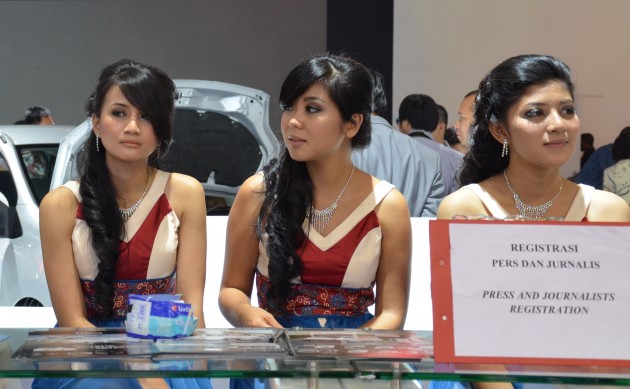 IIMS 2012 – the ladies from Jakarta, Part One