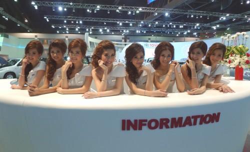 Bangkok Motor Show 2012 – the ladies say hello!