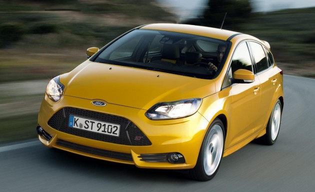 Ford Focus ST debuts, in five-door and estate forms