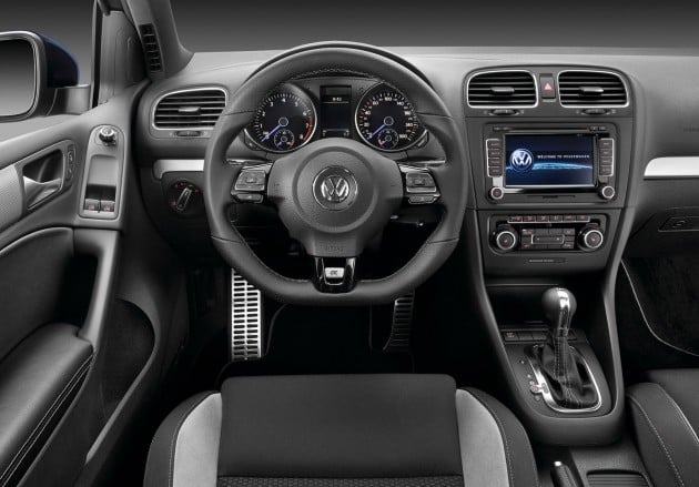 Volkswagen R cars are here – Golf R and Passat CC R-Line