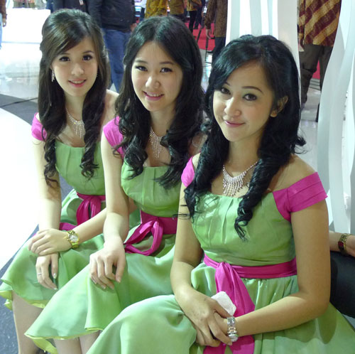 The ladies of IIMS – 100 pics for you to feast your eyes on!