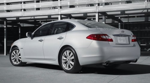m35h-10 Infiniti adds hybrid M35h and entry M25 to its local lineup
