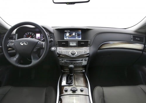 m35h-12 Infiniti adds hybrid M35h and entry M25 to its local lineup