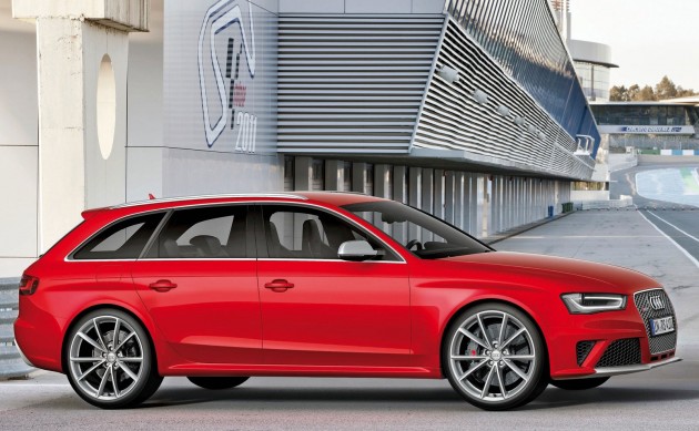 Audi RS4 Avant – a 450 hp wagon wet dream