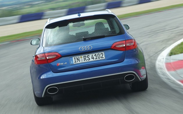 Audi RS4 Avant – a 450 hp wagon wet dream