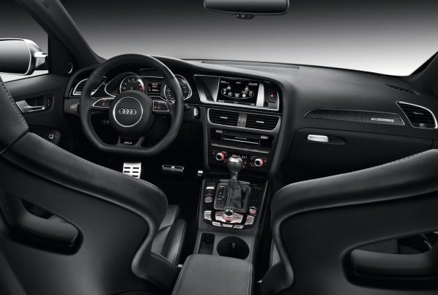 Audi RS4 Avant – a 450 hp wagon wet dream