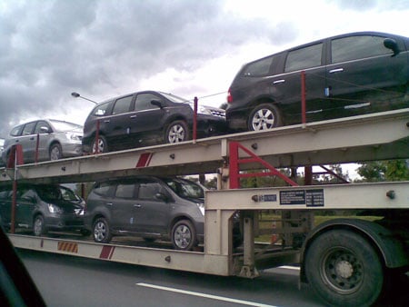 Nissan Livina on Trailers