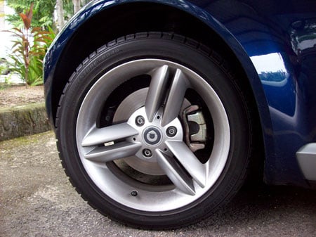 roadster_wheel.jpg